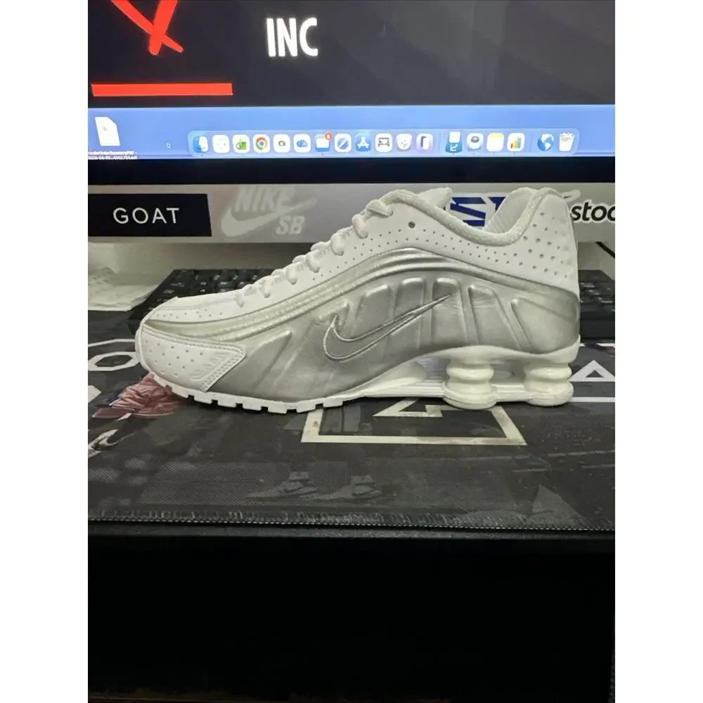 New Women's Size 7.5 Nike Shox R4 White Metallic Silver AR3565-101